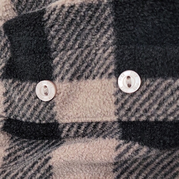 Victoria's Secret PINK Plaid Long Sleeve Top and Shorts Pajama Set - Picture 8 of 10